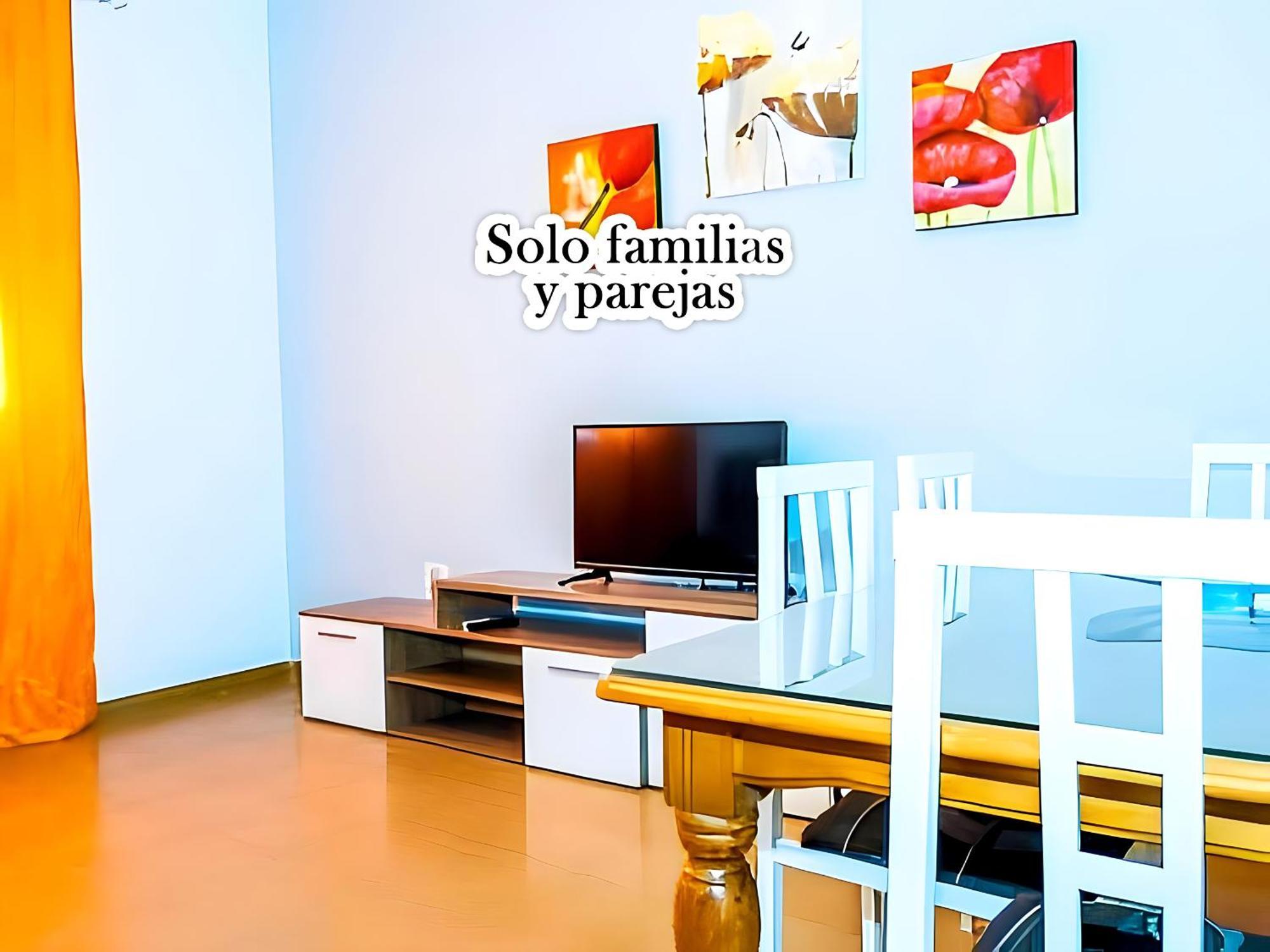 Centrico En Conil Con Balcon Privado, Aire Acondicionado Y Garaje Familia Apartment