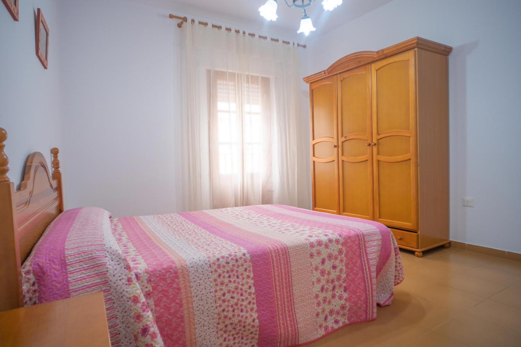 Centrico En Conil Con Balcon Privado, Aire Acondicionado Y Garaje Familia *