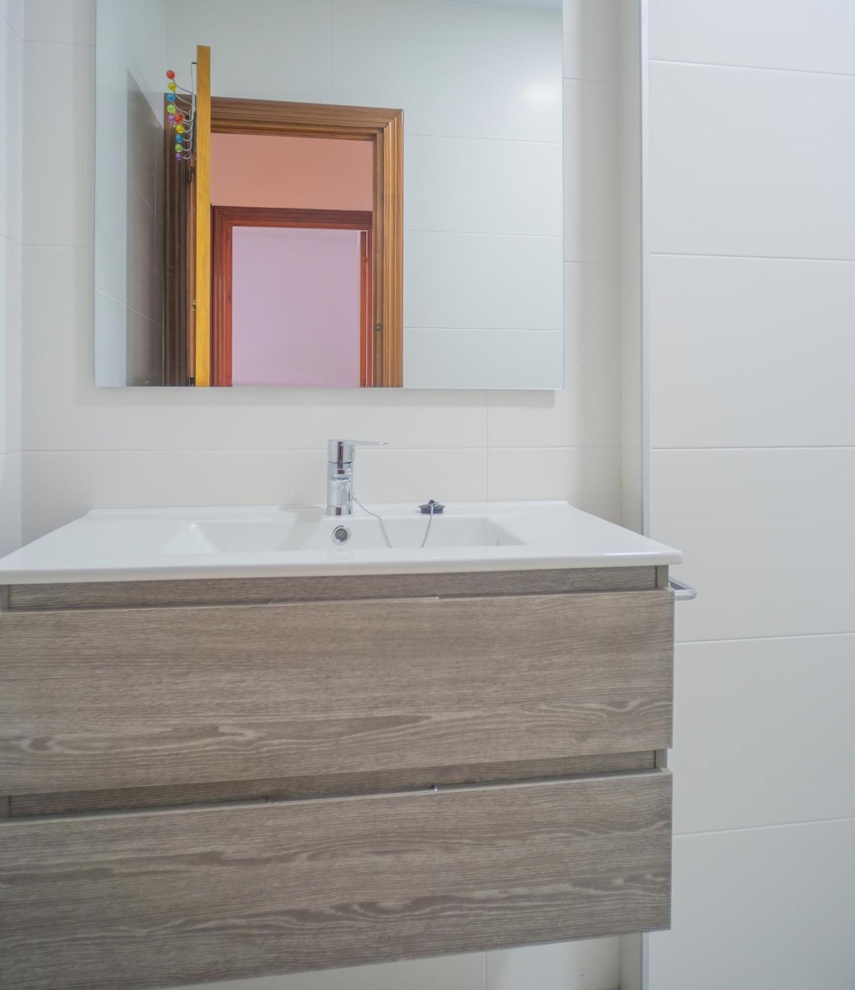 Centrico En Conil Con Balcon Privado, Aire Acondicionado Y Garaje Familia